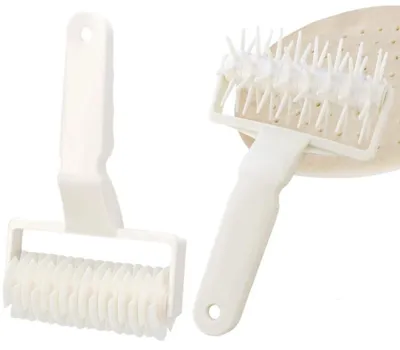 Produktbild von Teigschneider – Teigroller Set – 2-teilig – Kunststoff – Teigrolle und Teigstab – Pizzaroller – Gitterausstecher – für Kekse, Kuchen, Pizza, Brot – Weiß