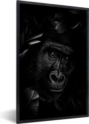 Produktbild von MuchoWow® Gerahmtes Poster Botanischer Affe vor dunklem Hintergrund - schwarz und weiß 20x30 cm - Poster mit Schwarzem Bilderrahmen Wandposter Rahmen Foto Bilder - Drucken - Bilder Poster im Rahmen
