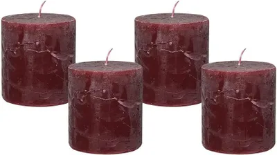 Productafbeelding van 4 premium stompkaarsen in rustieke stijl, donkerrood, 7x8 cm – brandduur: 40 uur