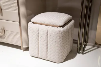 Obrázok produktu pre Béžová drevená/textilná stolička v elegantnom štýle