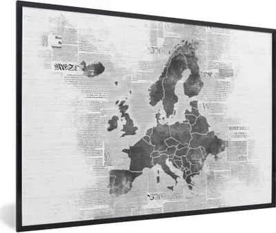 Produktbild von MuchoWow® Gerahmtes Poster Eurocard auf Zeitungspapier - schwarz und weiß 90x60 cm - Poster mit Schwarzem Bilderrahmen Wandposter Rahmen Foto Bilder - Fotorahmen - Foto-Plakat