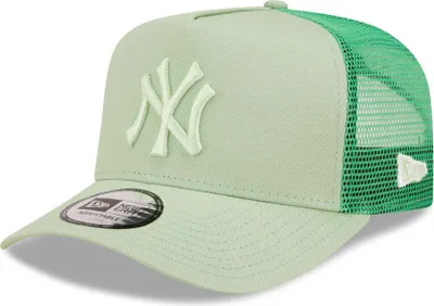 Produktbild von New Era Trucker Cap Essential New York Yankees green
