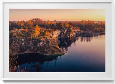 Produktbild von Krakau Zakrzówek See im Herbst– Wandbild mit Rahmen – Gerahmtes Bild  – Wanddekoration – 100x70 cm –  Weiß Rahmen