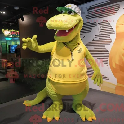 Produktbild von Maskottchen REDBROKOLY eines gelben Krokodils mit Tanktop und Mütze