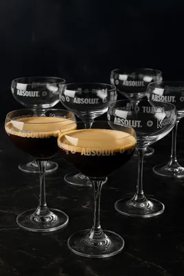 Produktbild von ABSOLUT x KAHLÚA Cocktail-Coupe Gläser – 6er Set – Original Markengläser für Espresso Martini & Cocktails – Premium