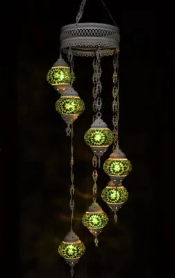 Imagen del producto de Lámpara colgante de vidrio verde y blanco con motivos de mosaico oriental, de 7 luces, hecha a mano en Turquía, color crema