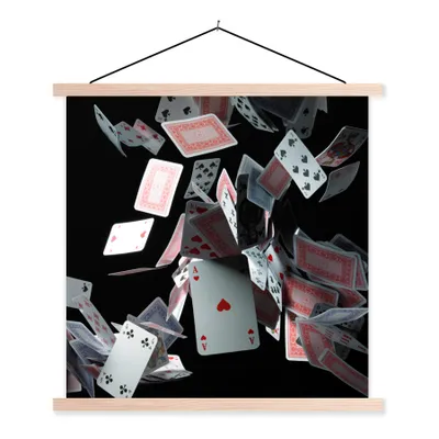 Produktbild von MuchoWow® Textilposter Durch die Luft fliegende Spielkarten 60x60 cm mit holzfarbenen Rahmen - Wanddekoration