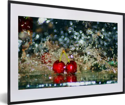 Produktbild von MuchoWow® MuchoWow® Gerahmtes Poster Wasser - Kirsche - Obst 60x40 cm - Poster mit zchwarzem Bilderrahmen - Schlafzimmer - Plakat in Rahmen - Drucken