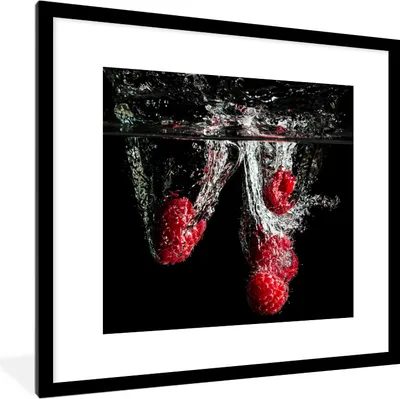Produktbild von MuchoWow® Gerahmtes Poster Himbeeren - Obst - Stilleben - Wasser - Schwarz - Rot 40x40 cm - Poster mit Schwarzem Bilderrahmen Wandposter Rahmen Foto Bilder - Poster - Plakat im Rahmen