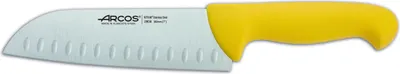 Produktbild von Santokumesser Arcos 2900 - Prof  290600 mit Nitrumtaschen aus Edelstahl und ergonomischem gelbem Polypropylen mango und 18 cm Klinge, Vitrine.