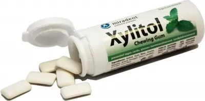 Produktbild von Miradent Xylitol Kaugummi, lockige Minze, 30 Stück.