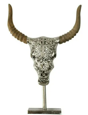 Imagen del producto de Mars&More: Cráneo de animal tallado en madera, sobre soporte, 42 cm