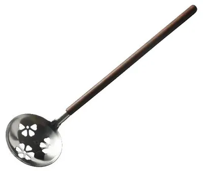 Imagen del producto de Cuchara con mango de madera, de acero inoxidable, con colador