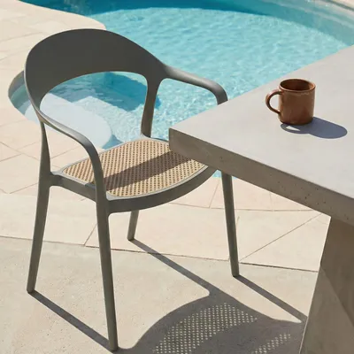 Produktbild von Gartenstühle LAVANDA 6er Set stapelbar aus hochwertigem Kunststoff in grau. Outdoor Stühle mit Wiener Geflecht Optik. Wetterfestes & UV-beständiges Material für Balkon, Terrasse & Garten.