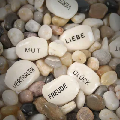 Produktbild von 30-tlg. Set Glückssteine mit Spruch - Steine mit Spruch - Glücksbringer - Glückssteine - Gastgeschenk