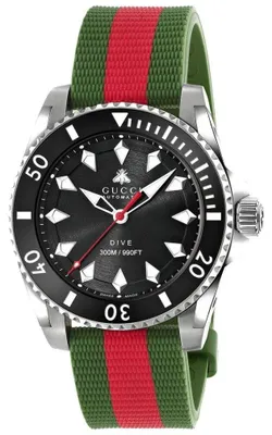 Produktbild von Gucci Dive Quarzuhr für Herren mit schwarzem Zifferblatt und silbernem Stahlarmband - YA136301