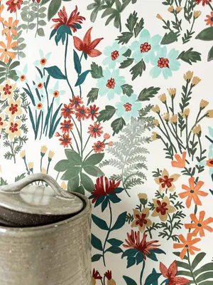 Produktbild von NEWROOM Tapete Weiß Vliestapete Blumen - Blumentapete Floral Grün Rot Blüten Blätter Floral Romantisch Vintage