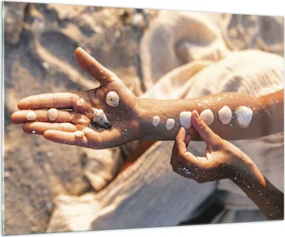 Produktbild von Bilder auf glas - Einteilig - Muschel Hand Strand - 100x70cm - Glasbilder - Wandbilder - Bilder - zum Aufhängen bereit - Wanddekoration aus Glas - Glas Bilder - Wandbild auf Glas - GAA100x70-5102
