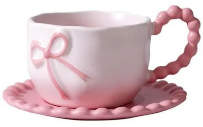 Immagine prodotto di Tazza da caffè in Vetroceramica rosa con decorazione a fiocco, capacità 350 ml, con piattino e manico