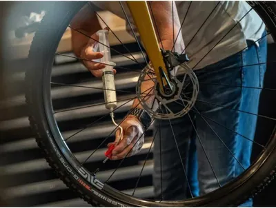 Image de BBB BioSeal White 80 ml Réparation d'une crevaison sur un vélo