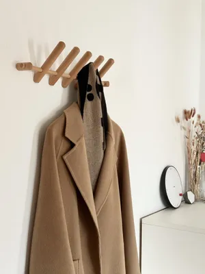 Imagen del producto de Perchero de pared de haya, 50 cm, con 5 ganchos abatibles, que ahorra espacio, ideal para pasillos