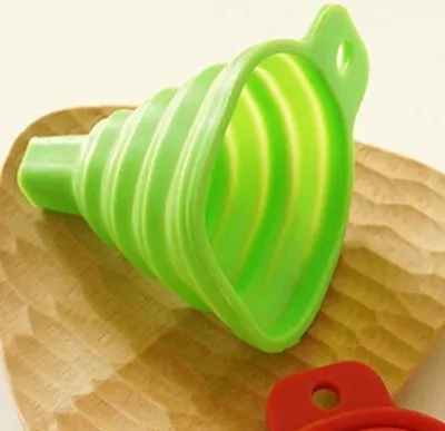 Obrázok produktu pre CHPN – Lievik – Miniatúrny lievik – Skladací lievik – Silikón – Na prelievanie – Zelený – Univerzálny – Malý lievik – Priemer 5,5 cm