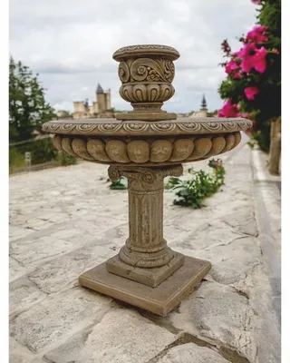 Produktbild von Casa Padrino Barock Springbrunnen mit Blumentopf Antik Beige H. 137 cm - Prunkvoller Gartenbrunnen