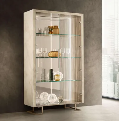 Productafbeelding van Robuuste vitrine van hout – Voor stijlvolle opbergmogelijkheden in de woonkamer.