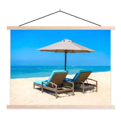 Produktbild von MuchoWow® Textilposter Strandkorb - Sonnenschirm - Sommer - Meer 60x45 cm mit holzfarbenen Rahmen - Bild