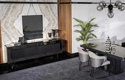 Produktbild von Elegantes graues Esszimmer Set aus Holz mit Spiegel und Sideboard