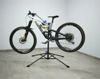 Obrázek produktu pro Stabilní Servisní Stojan Na Jízdní Kola Typ Těžký Max. 30 Kg Stabilní Ocelová Konstrukce S Funkcí Otáčení.