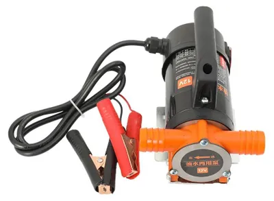 Produktbild von Elektrische Dieselpumpe - Kraftstoff-Transferpumpe - Tragbar - Selbstansaugend - Für Diesel, Kerosin und Wasser - Mit Siebfilter - Zum Befüllen und Entleeren von Tanks