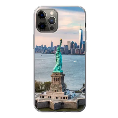 Produktbild von MuchoWow® Handyhülle Schutzhülle Hülle für iPhone 13 Pro Freiheitsstatue mit der Skyline von New York Silikon Softcase Handy Hülle - Handy-Tasche