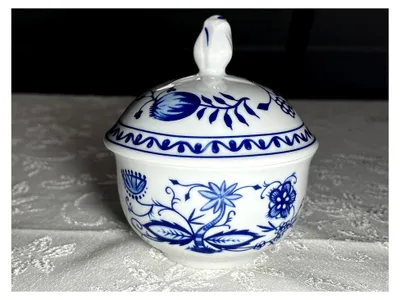 Produktbild von Triptis Zwiebelmuster Porzellan, Zuckerdose mit Deckel, Blau, spülmaschinenfest, 5,5 cm x 10 cm