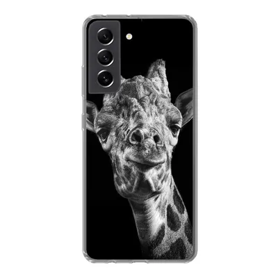 Produktbild von MuchoWow® Handyhülle Schutzhülle Hülle für Samsung Galaxy S21 FE Giraffe vor schwarzem Hintergrund in schwarz und weiß Silikon Softcase Handy Hülle - Mobiltelefonhülle