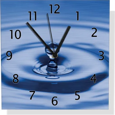 Produktbild von Wallario Design Wanduhr Wassertropfen im blauen Wasser aus Aluverbund, Größe 30 x 30 cm