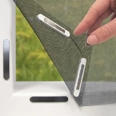 Produktbild von Fliegengitter für Fenster mit Magic Click | Moskitonetz individuell zuschneidbar für alle Fenster bis 150 x 130 cm | Einfache Montage mit 12 Magneten - kein Bohren oder Schrauben [Schwarz]