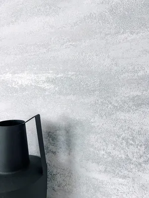 Zdjęcie produktu dla Tapeta NEWROOM Zane Silver Srebrna tapeta z włókniny - nowoczesny tynk o wyglądzie betonu Wyprodukowano w Niemczech
