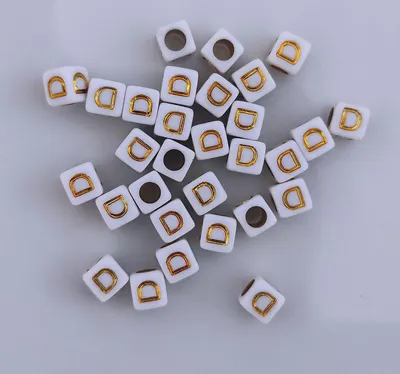Produktbild von Buchstaben Perlen, 30 Stück, 6x6 mm, weiß mit gold, eckig, Buchstabe D