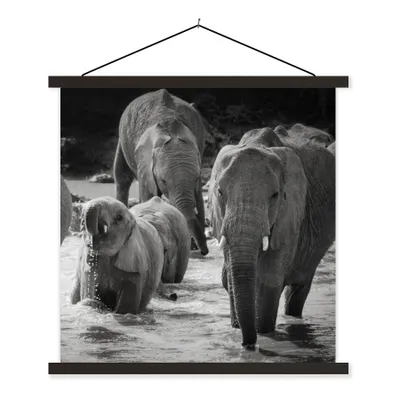 Produktbild von MuchoWow® Textilposter Elefant - Tiere - Wasser - Schwarz und weiß 120x120 cm mit schwarzem Rahmen - Aufhängungsset