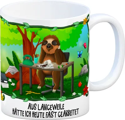 Produktbild von Kaffeebecher mit Faultier im Bürodschungel Motiv und Spruch: Aus Langeweile