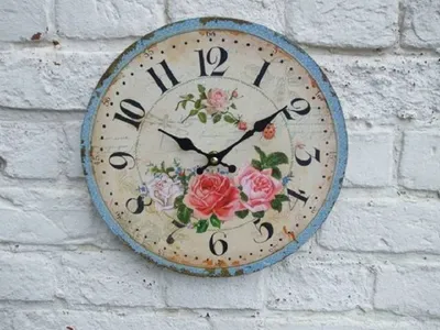 Produktbild von Bezaubernde Wanduhr mit Rosendekor, 28 cm, Landhaus-Impressionen