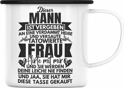 Produktbild von Trendation - Dieser Mann Ist Vergeben Tatowierte Frau Emaille Tasse Geschenk Für Freund Mann Lustiger Spruch Valentinstag (Schwarz)