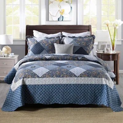 Produktbild von Famanu Bettüberwurf Patchwork-Design - Blau mit Blumemotiv