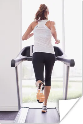 Produktbild von MuchoWow® Poster Eine Frau trainiert auf einem Laufband 60x90 cm - Wanddekoration