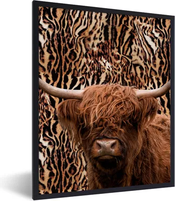 Produktbild von MuchoWow® Gerahmtes Poster Schottischer Highlander - Pantherdruck - Kuh 60x80 cm - Poster mit Schwarzem Bilderrahmen Wandposter Rahmen Foto Bilder - Premium - Wanddeko Wohnzimmer
