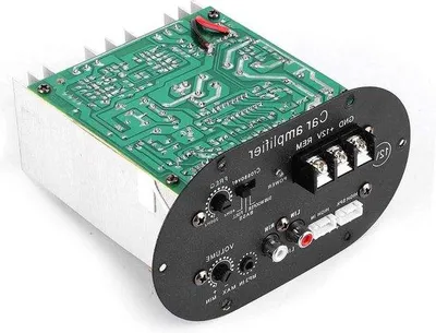 Image de Kit d'amplificateur pour haut-parleurs de voiture 120 W 12 V avec modules de basses et subwoofer.