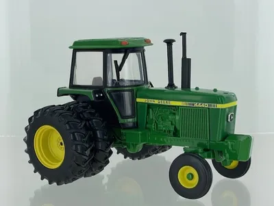 Produktbild von JOHN DEERE 4440 2wd hintere Zwillingsräder - Limitierte Auflage von 2500 Stk., BRI43380, Maßstab1/32, BRITAINS