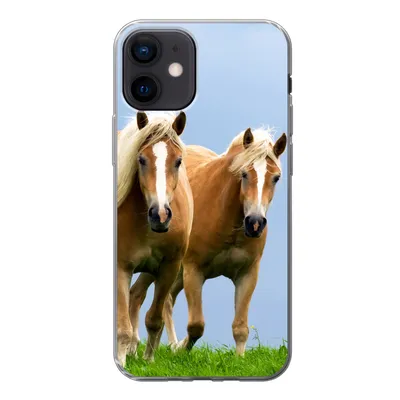 Produktbild von MuchoWow® Handyhülle Schutzhülle Hülle für iPhone 12 Pferde - Gras - Luft Silikon Softcase Handy Hülle - Schutzhülle