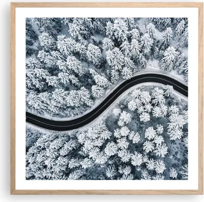 Produktbild von Gerahmtes Poster - Rahmen in heller Eiche - Wald Winter Straße - 60x60 cm - Wand Bild - Wanddeko - Wandbilder - Kunstposter - Wandposter - Bilderrahmen - Bilder - Kunstdruck - P2NAC60x60-5010